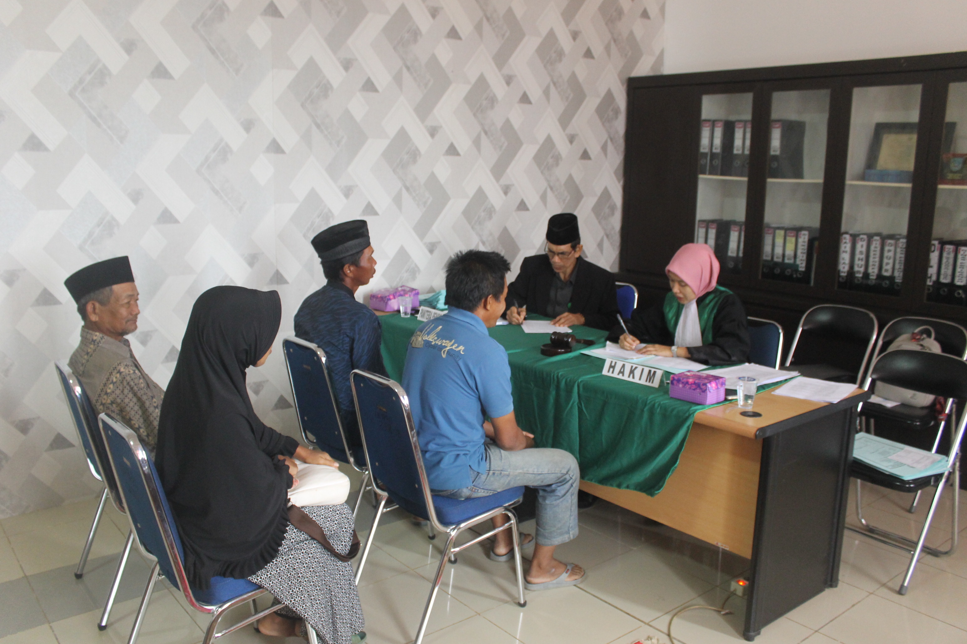 Hakim Tunggal 4