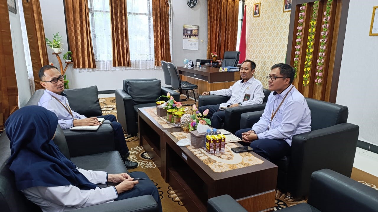 rapat pimpinan 1