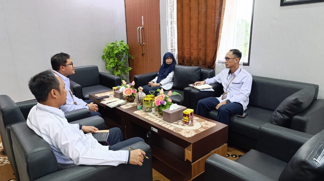 rapat pimpinan 4
